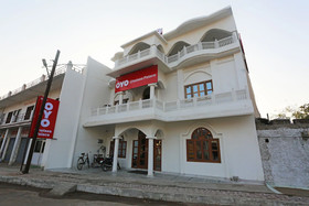 Chelsea Palace BY OYO Rooms