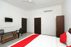 Chelsea Palace BY OYO Rooms