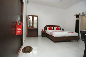Chelsea Palace BY OYO Rooms