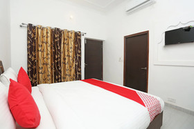 Chelsea Palace BY OYO Rooms
