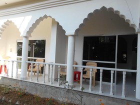 Isabel Palace