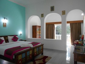 Isabel Palace