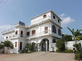 Isabel Palace