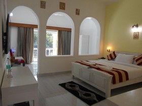 Isabel Palace