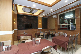 Hotel Abhilasha by OYO Rooms