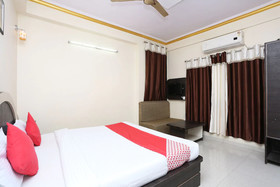 Hotel Saket by OYO Rooms