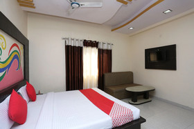 Hotel Saket by OYO Rooms
