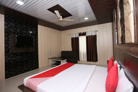 Hotel Saket by OYO Rooms