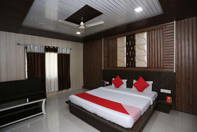 Hotel Saket by OYO Rooms