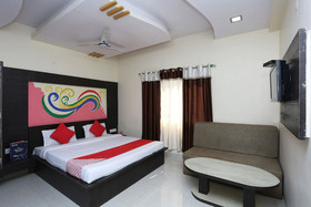 Hotel Saket by OYO Rooms