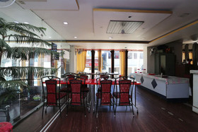 Hotel Saket by OYO Rooms