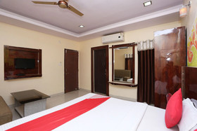 Hotel Saket by OYO Rooms