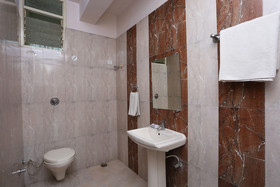 Hotel Saket by OYO Rooms