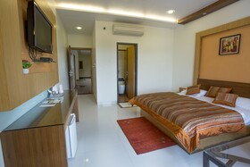 Deepali Palace by OYO Rooms