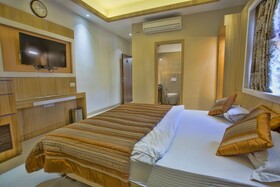 Deepali Palace by OYO Rooms