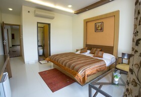 Deepali Palace by OYO Rooms