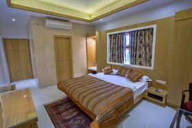 Deepali Palace by OYO Rooms