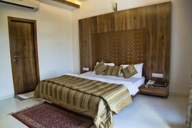 Deepali Palace by OYO Rooms