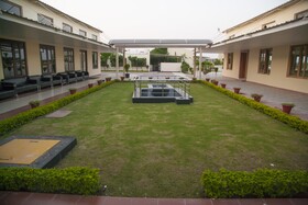 Deepali Palace by OYO Rooms