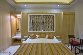 Deepali Palace by OYO Rooms