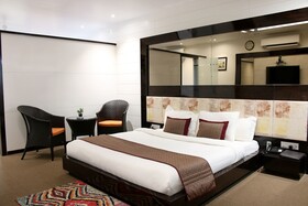 Deepali Palace by OYO Rooms