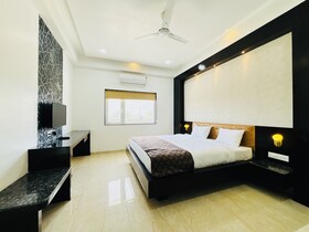 Vrindavan Greens by Hotel Ramdarbar