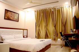 Anroute Stays 111 - Opposite Mahakal Temple