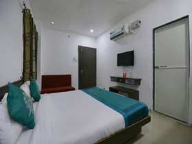 Hotel Kshipra Dham