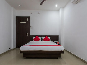 Hotel Kshipra Dham