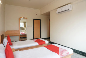 OYO 24487 Hotel Raj Regency