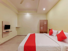 Hotel Dream Line Lodging & Boarding by OYO Rooms