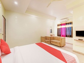 Hotel Dream Line Lodging & Boarding by OYO Rooms