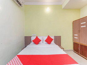 Hotel Dream Line Lodging & Boarding by OYO Rooms