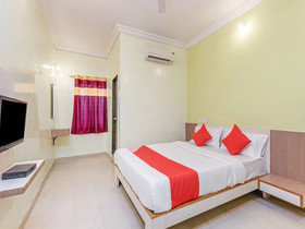 Hotel Dream Line Lodging & Boarding by OYO Rooms