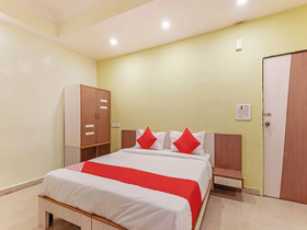 Hotel Dream Line Lodging & Boarding by OYO Rooms