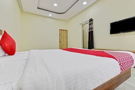 Hotel Siddheshwar by OYO Rooms