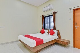 Hotel Siddheshwar by OYO Rooms