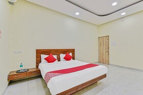 Hotel Siddheshwar by OYO Rooms
