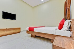 Hotel Siddheshwar by OYO Rooms