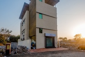 Everest Inn by OYO Rooms