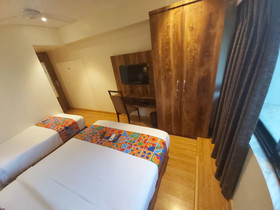 FabHotel Byaris International