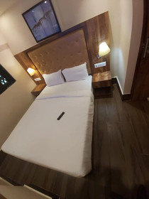 FabHotel Byaris International