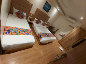 FabHotel Byaris International