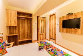 FabHotel Byaris International