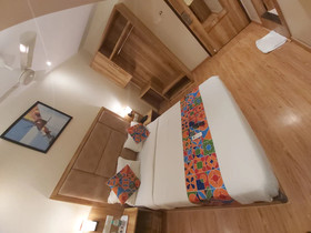 FabHotel Byaris International