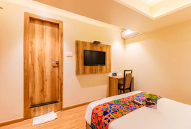 FabHotel Byaris International