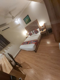 FabHotel Byaris International