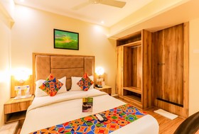 FabHotel Byaris International