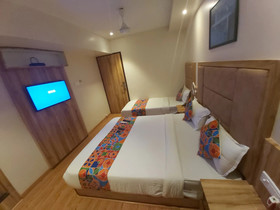 FabHotel Byaris International