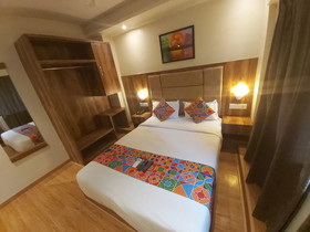 FabHotel Byaris International